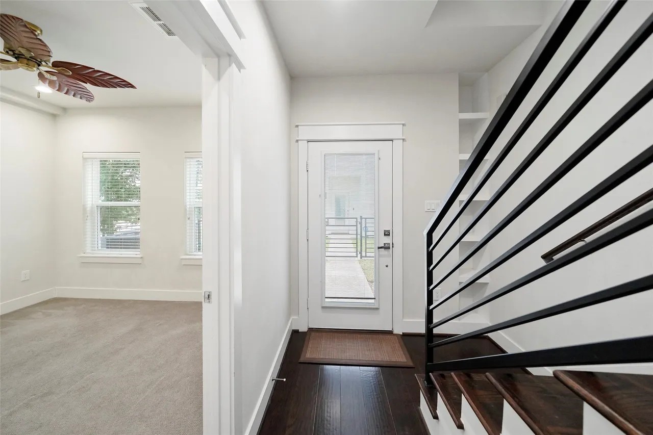 2105 Engelmohr Street, Unit A Houston, TX 77054 - Photo 4 of 16 a view of an entryway with a workspace