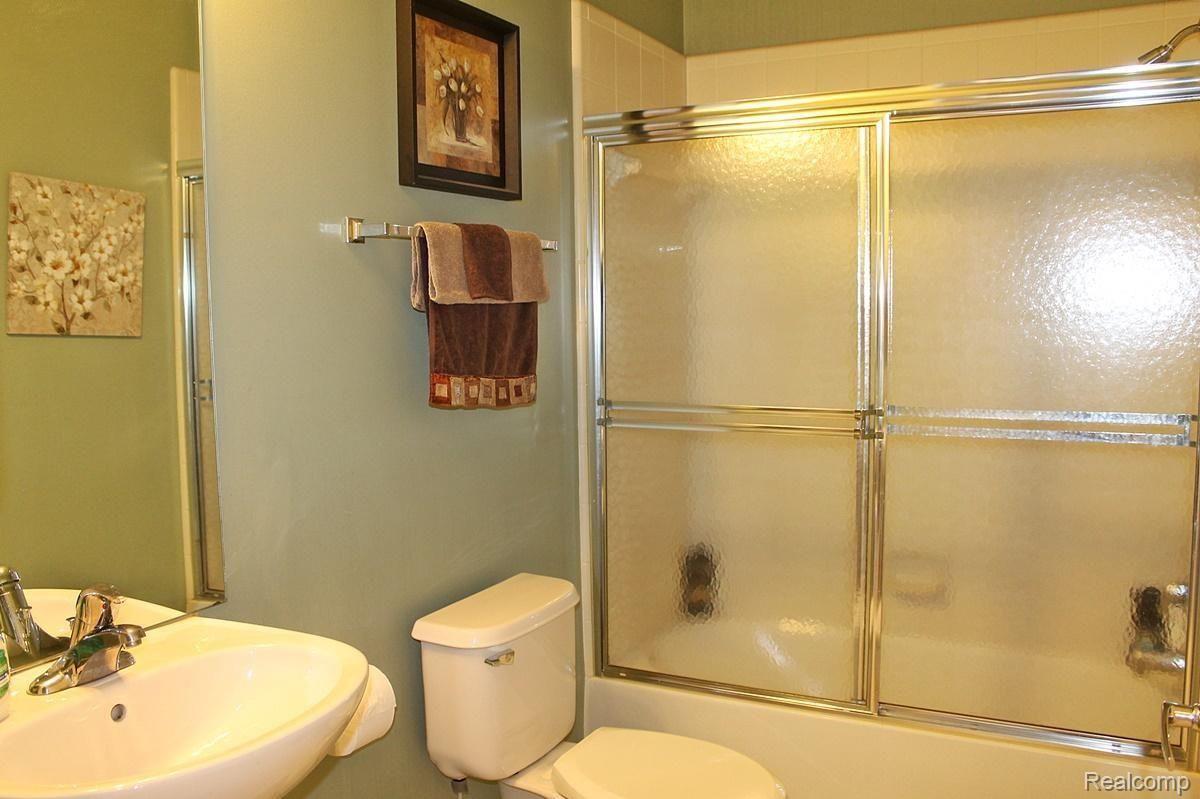 48447 Antique Road Canton, MI 48187 - Photo 14 of 48 thumbnail - 2020-08-11T111419.607