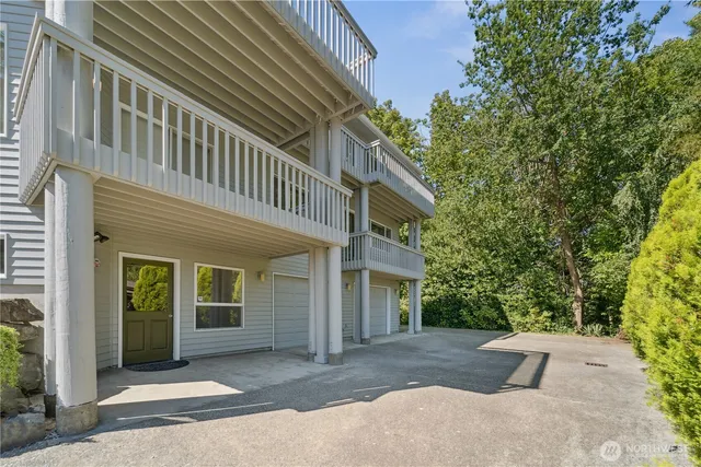 $5,000 | 19749 53rd Avenue Northeast, Lake Forest Park, WA 98155