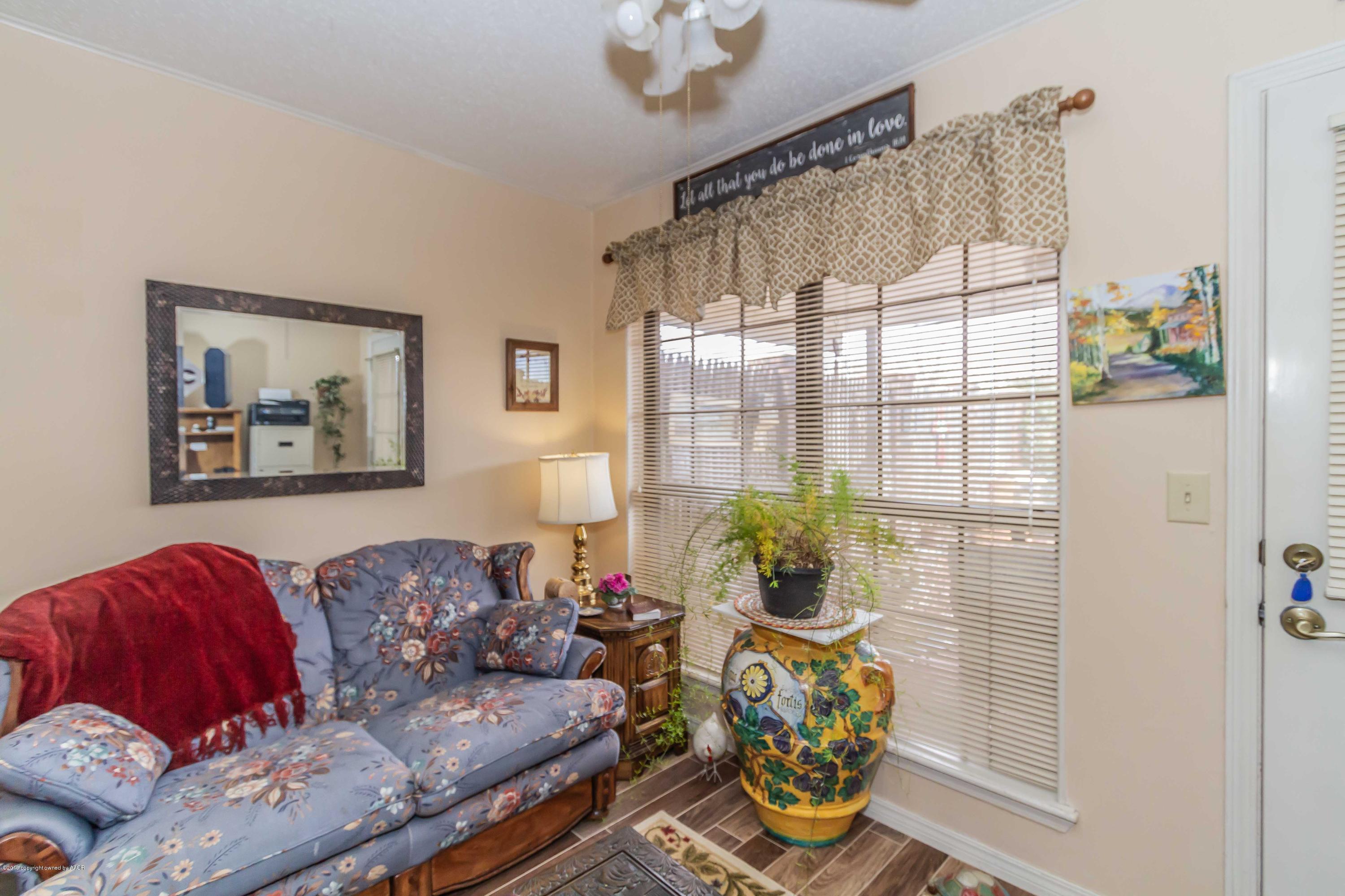 6132 Belpree Road Amarillo, TX 79106 - Photo 15 of 38 DEN VIEW 2