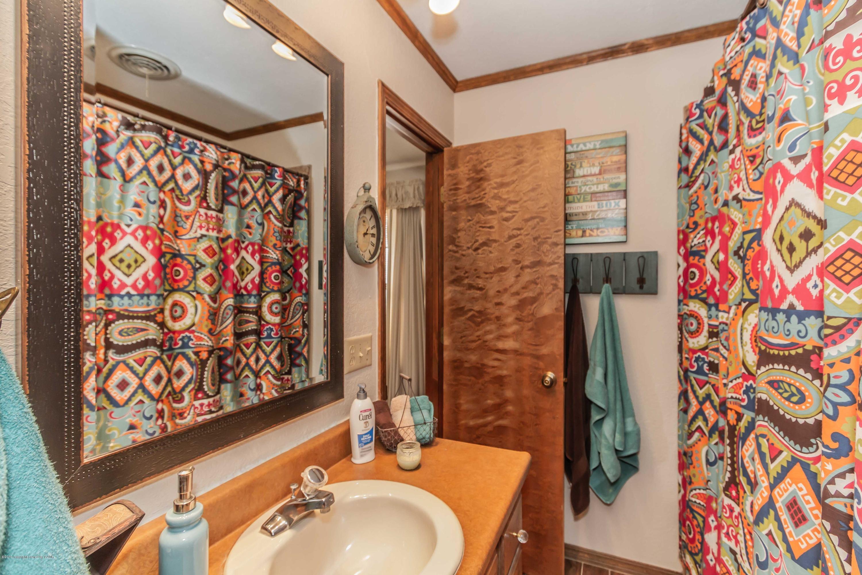 6132 Belpree Road Amarillo, TX 79106 - Photo 32 of 38 BATHROOM 2 VIEW 1