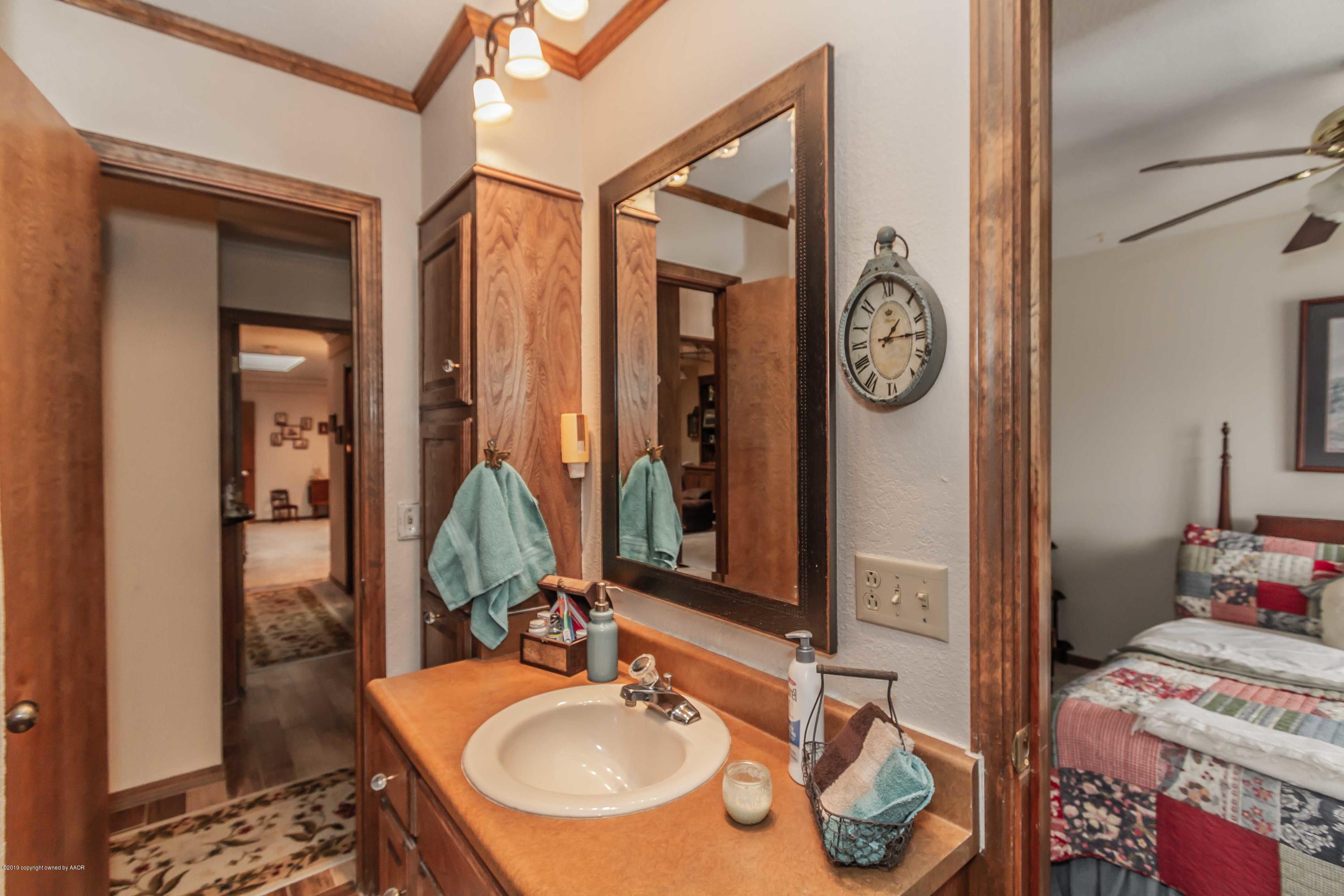 6132 Belpree Road Amarillo, TX 79106 - Photo 33 of 38 BATHROOM 2 VIEW 2