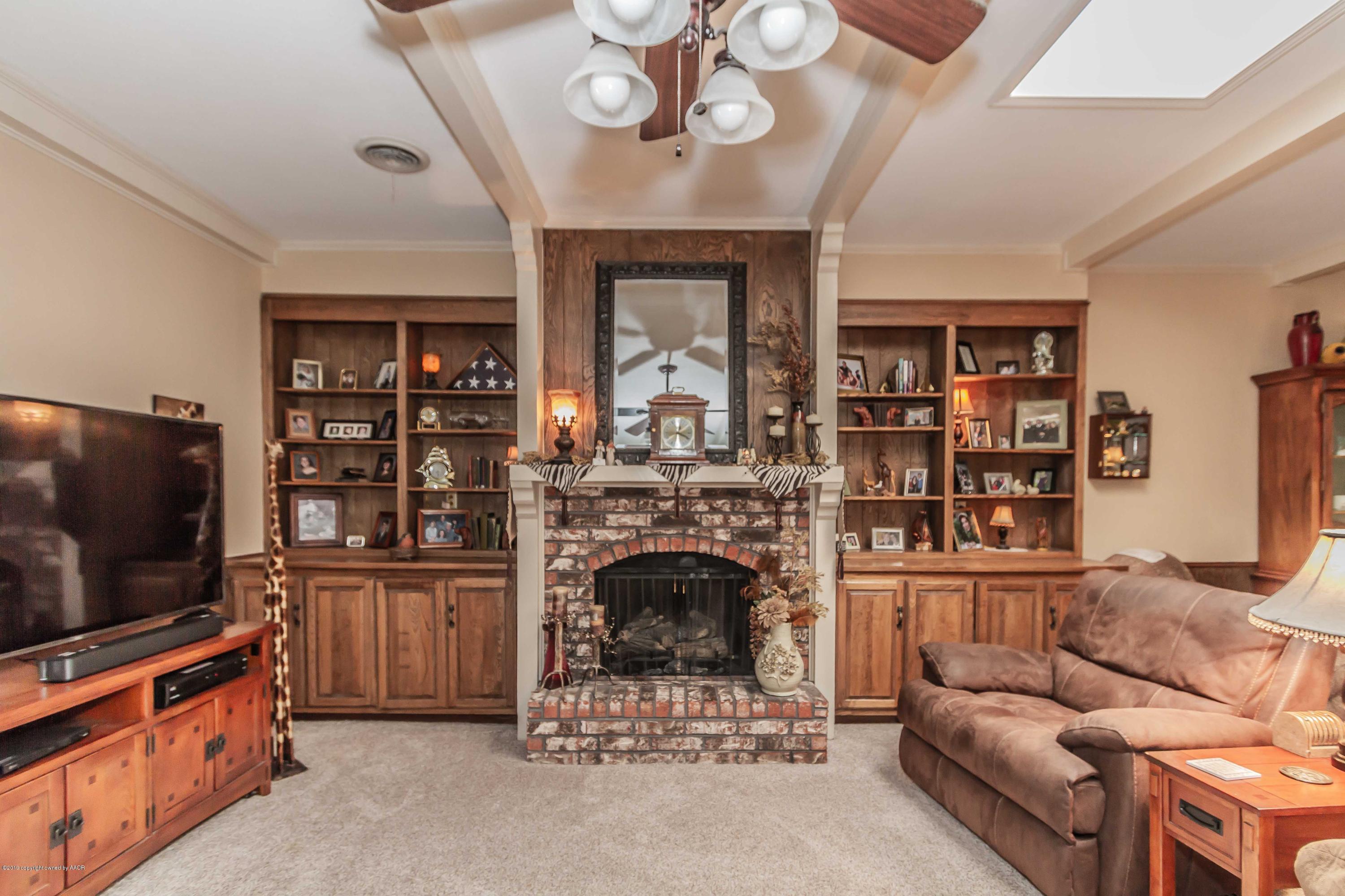 6132 Belpree Road Amarillo, TX 79106 - Photo 4 of 38 LIVING ROOM VIEW 2