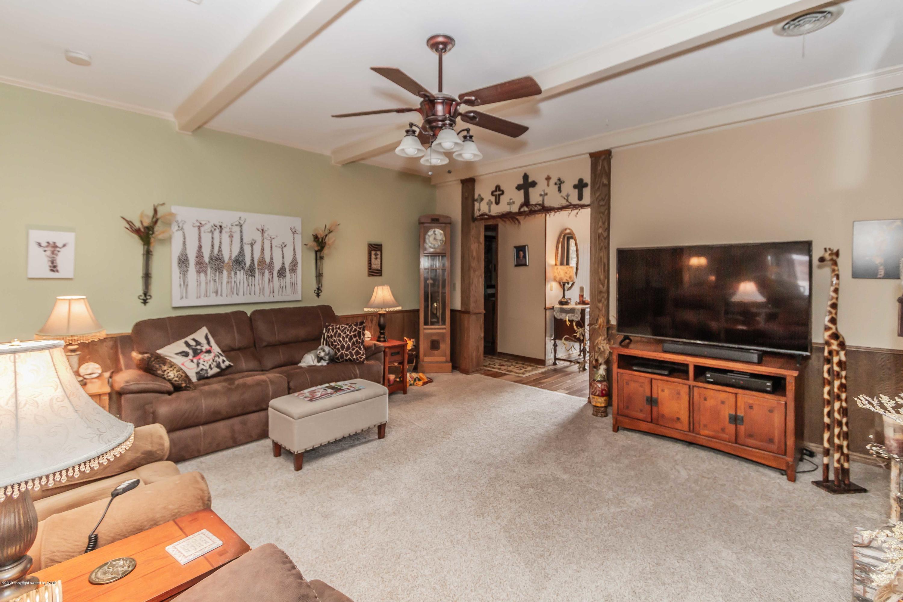 6132 Belpree Road Amarillo, TX 79106 - Photo 6 of 38 LIVING ROOM VIEW 4