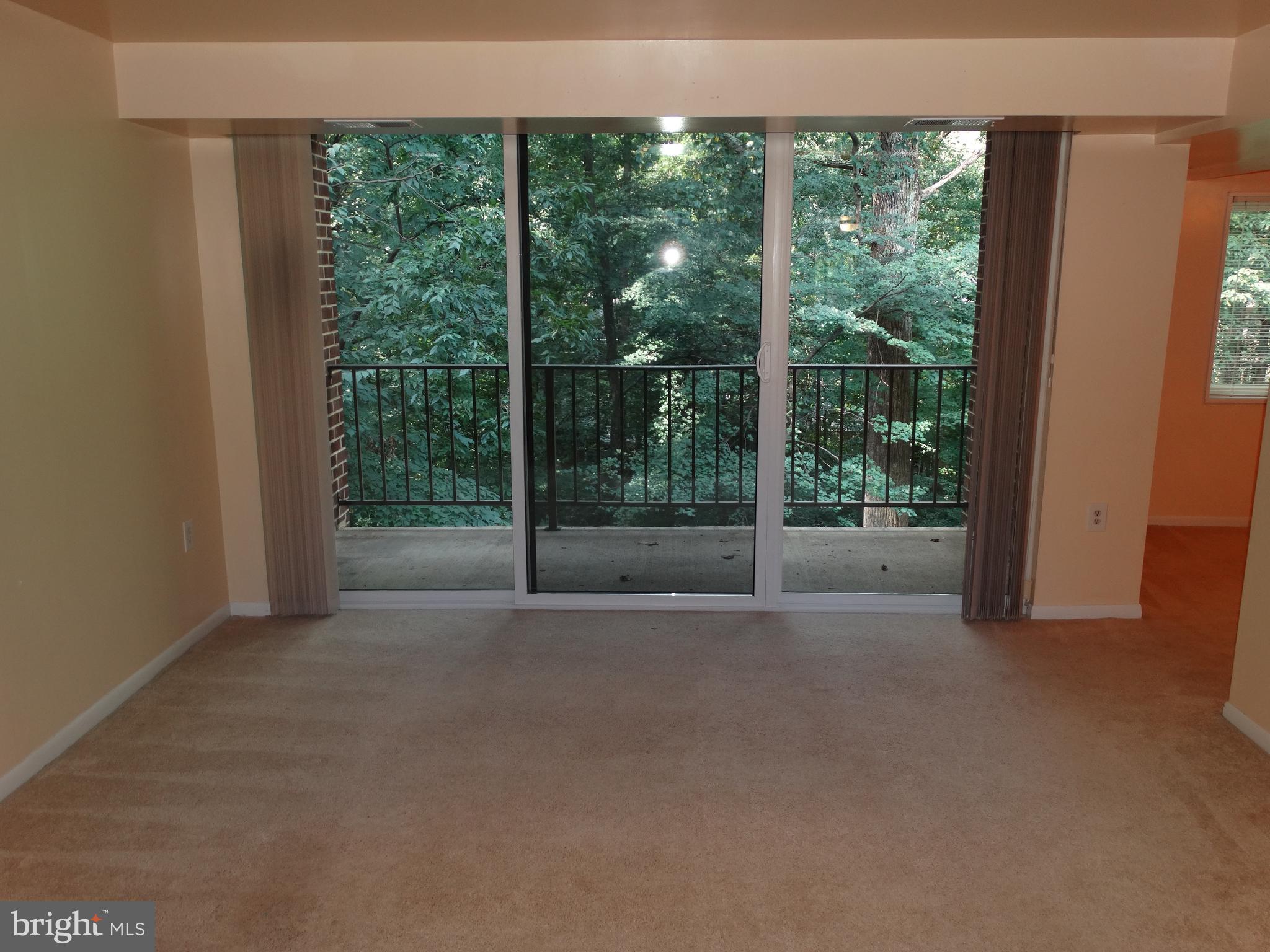 1538 Northgate Square, Unit 21B Reston, VA 20190 - Photo 2 of 26 Living Room