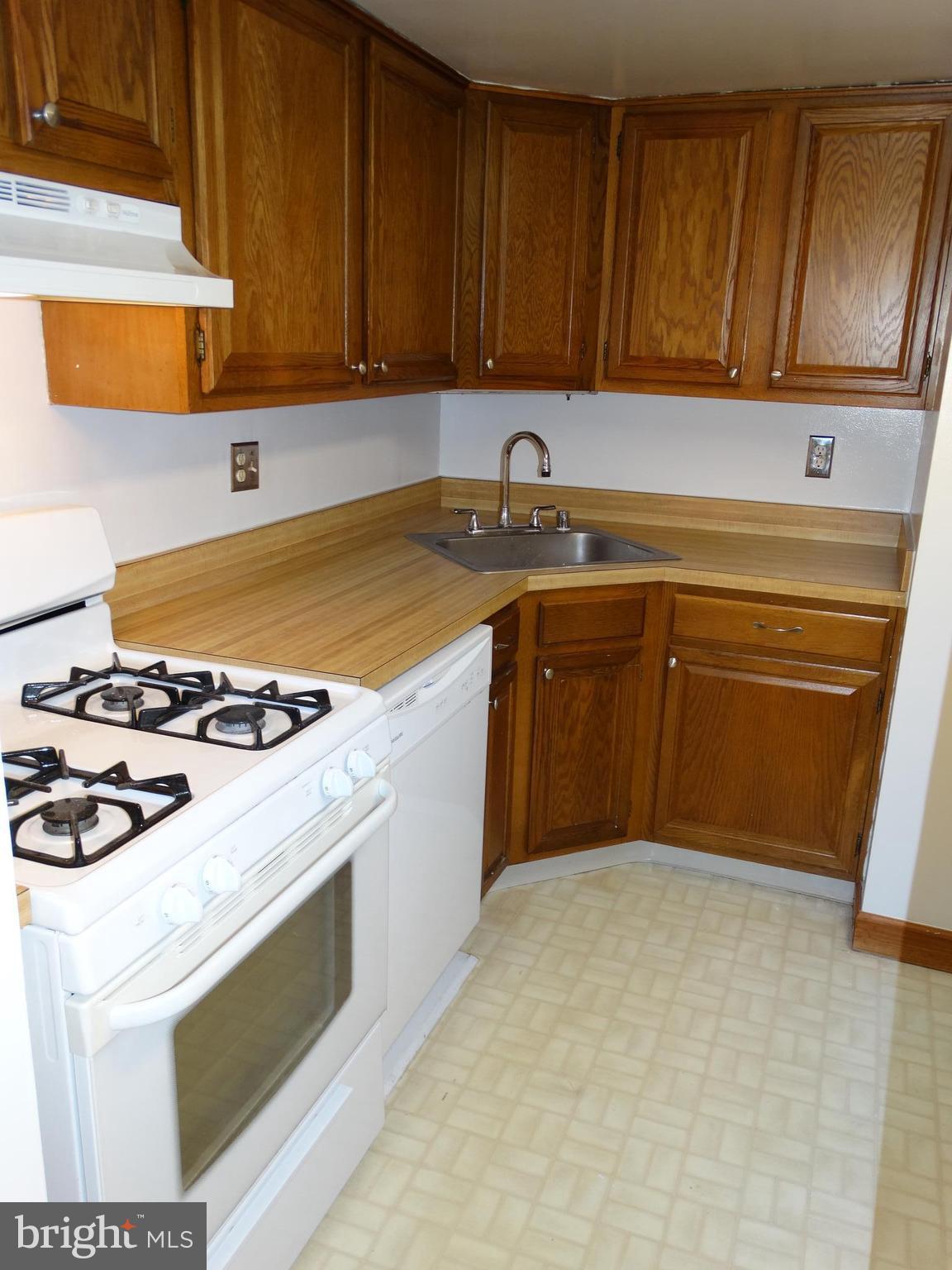 1538 Northgate Square, Unit 21B Reston, VA 20190 - Photo 13 of 26 Kitchen