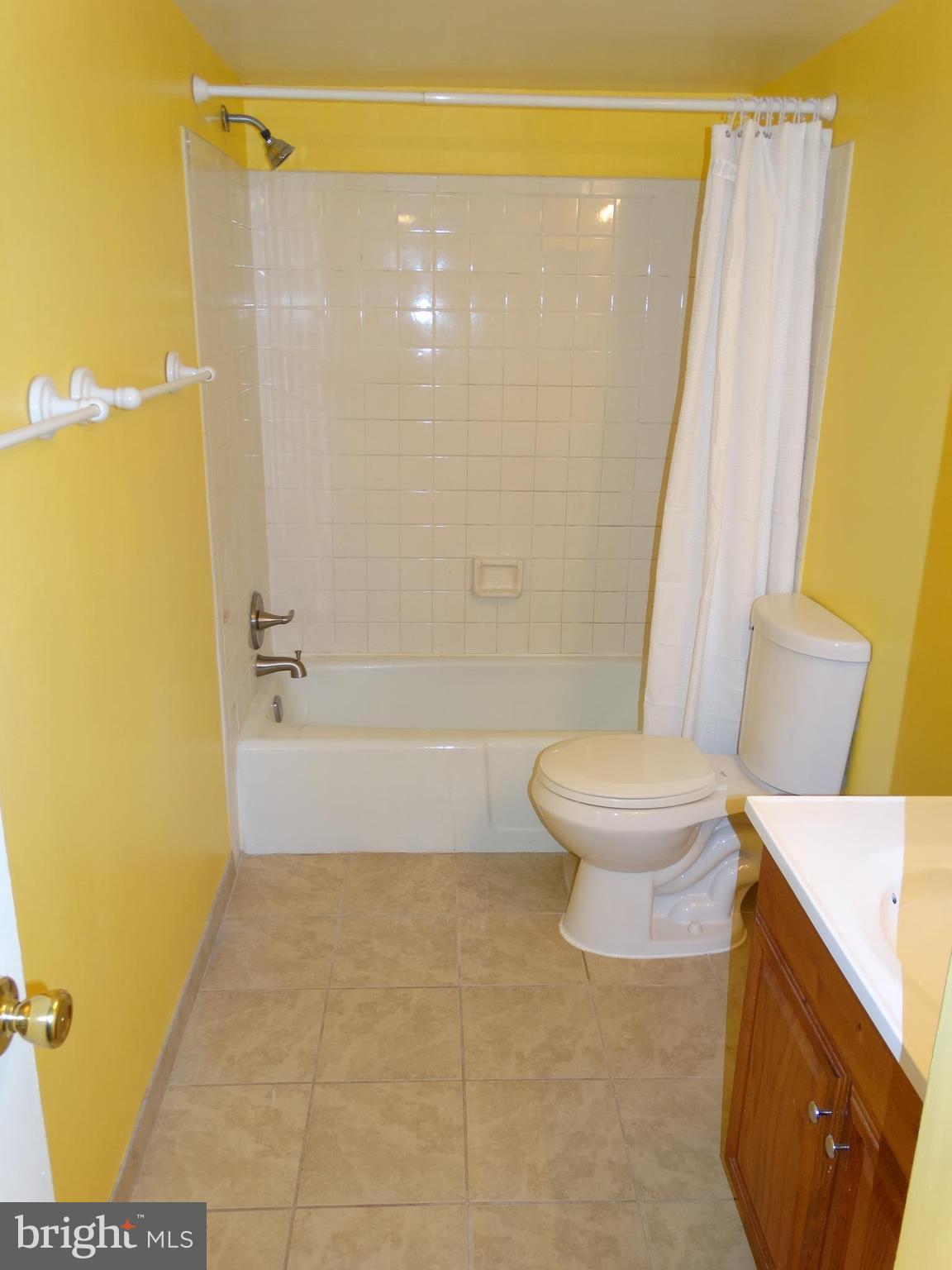 1538 Northgate Square, Unit 21B Reston, VA 20190 - Photo 17 of 26 Bath