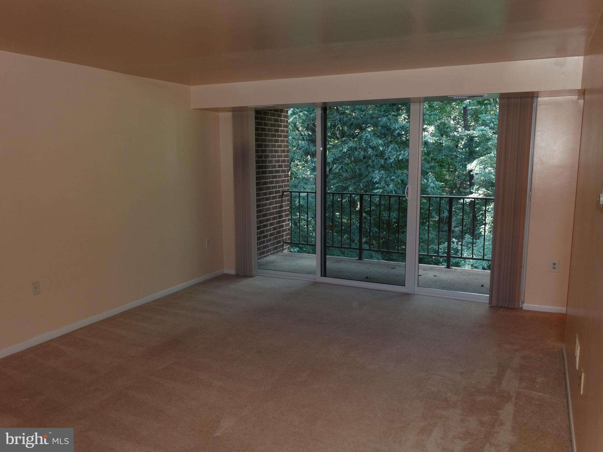 1538 Northgate Square, Unit 21B Reston, VA 20190 - Photo 3 of 26 Living Room