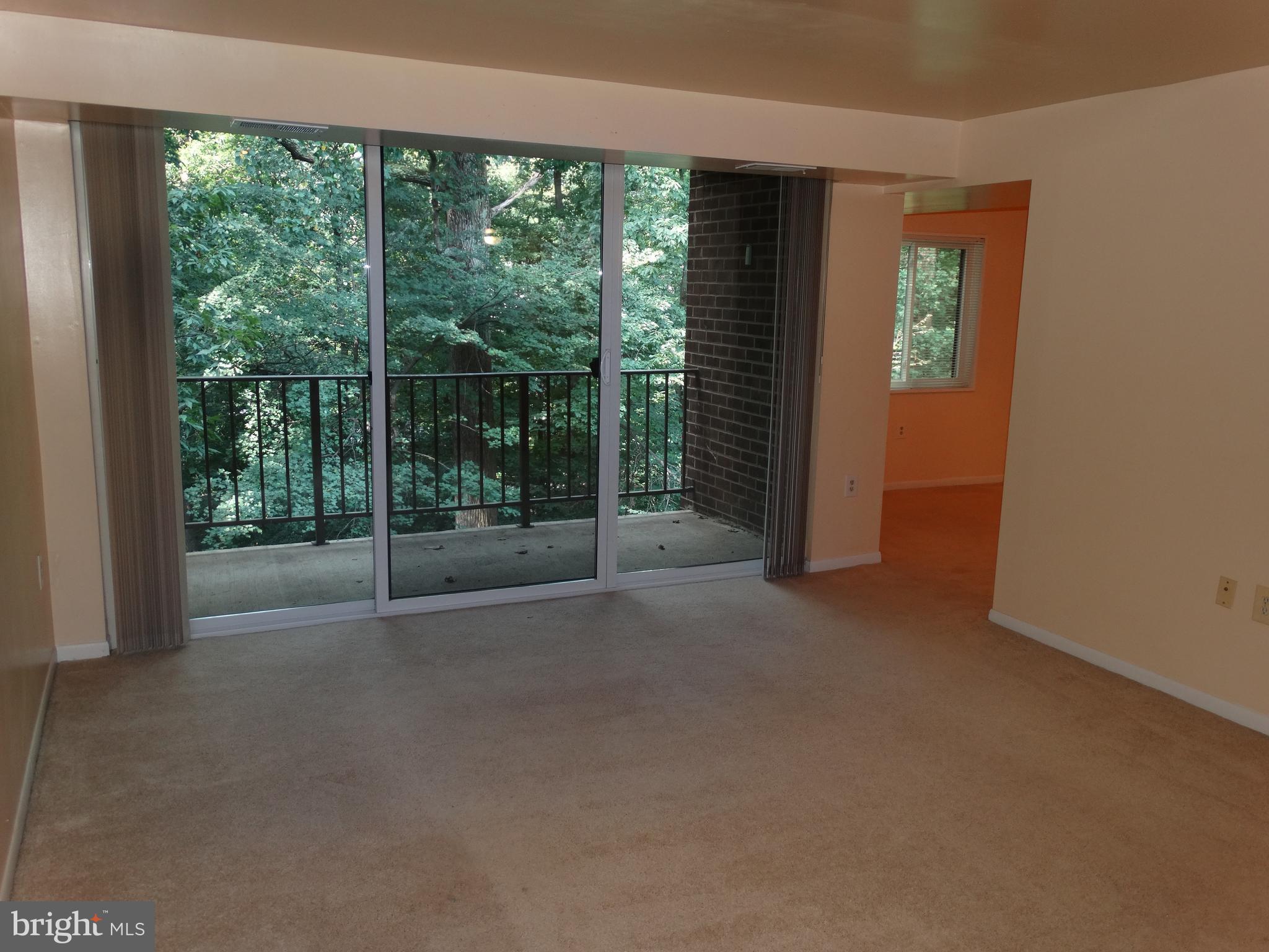 1538 Northgate Square, Unit 21B Reston, VA 20190 - Photo 4 of 26 Living Room