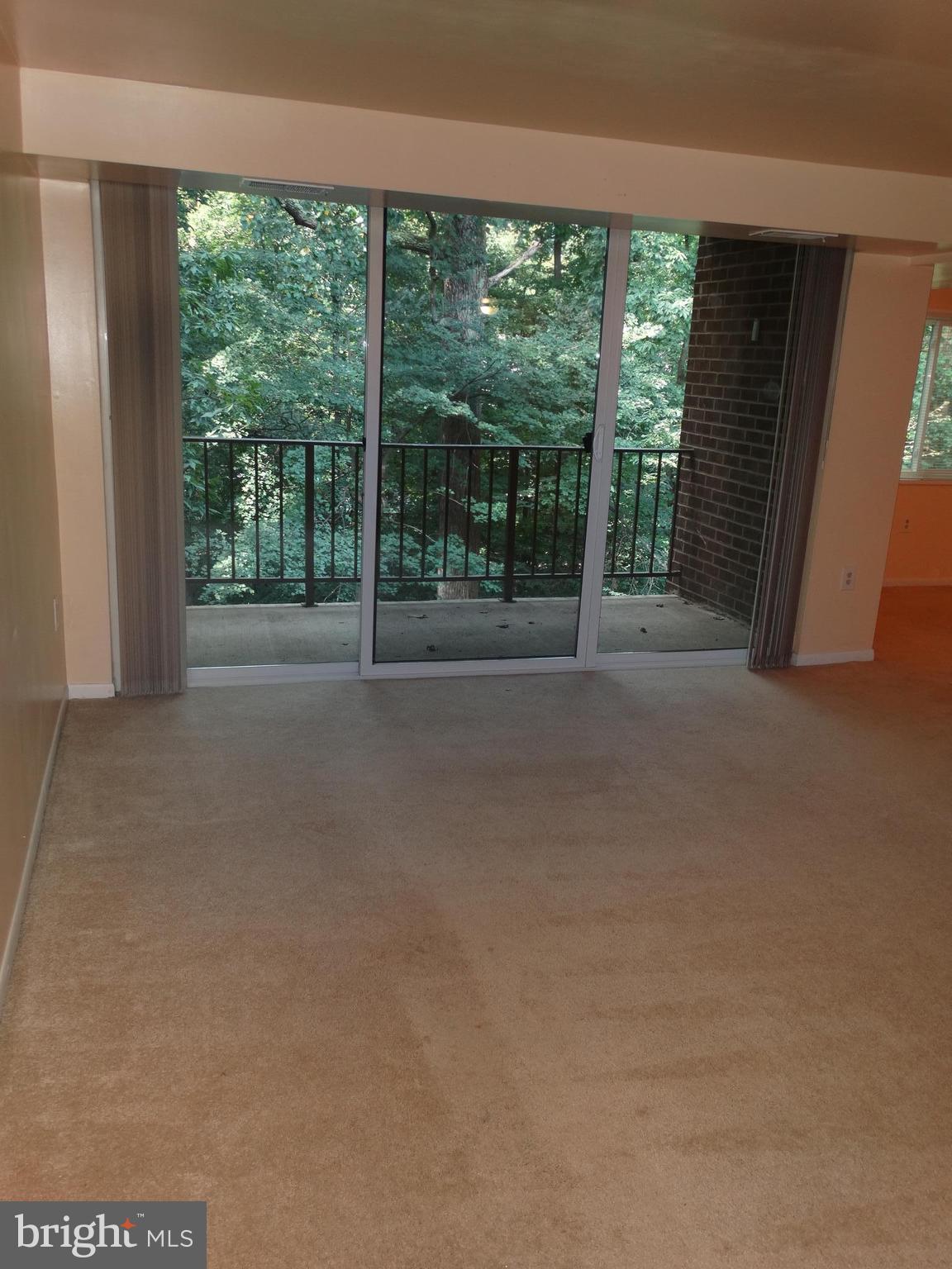 1538 Northgate Square, Unit 21B Reston, VA 20190 - Photo 5 of 26 Living Room