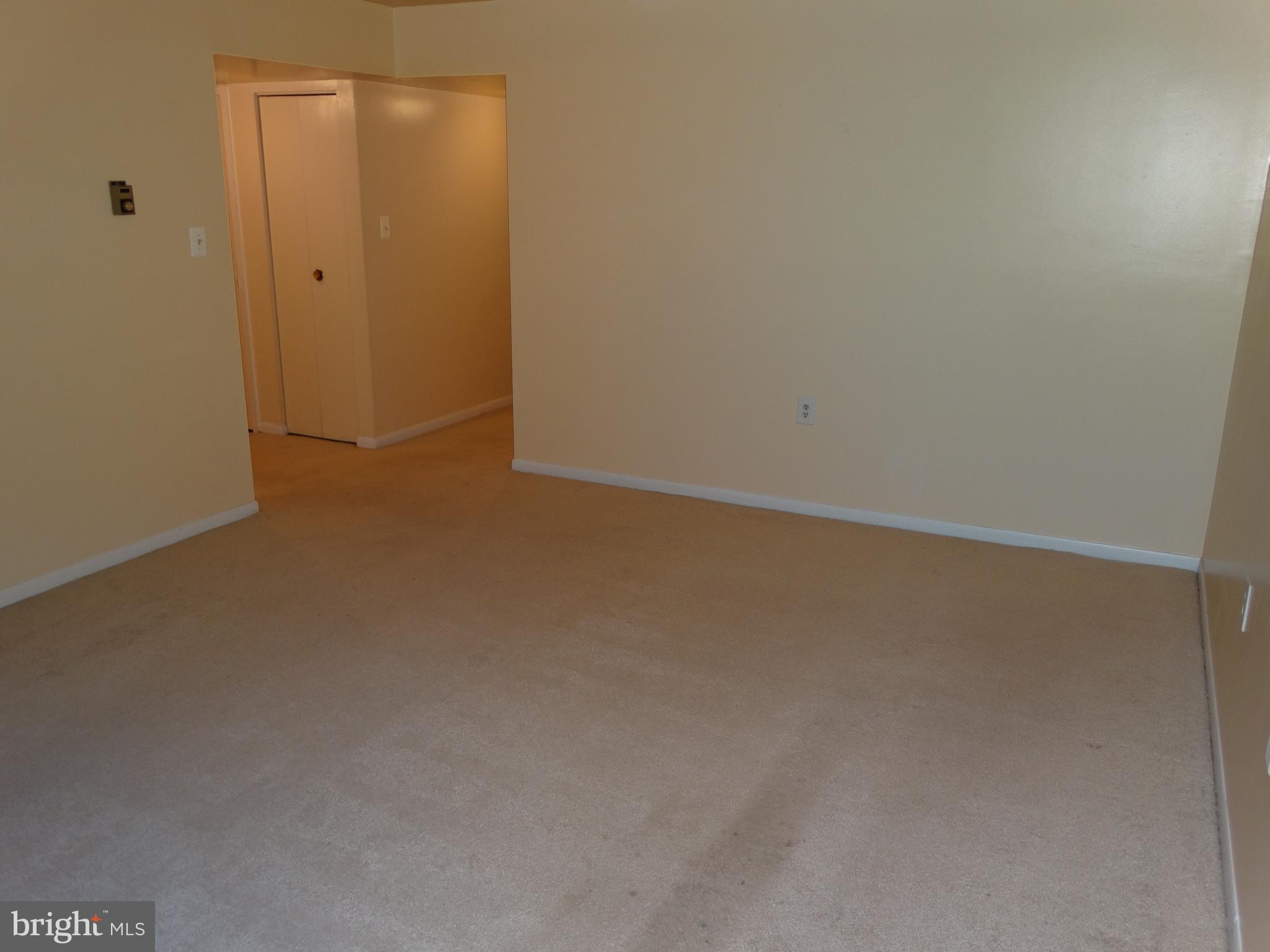 1538 Northgate Square, Unit 21B Reston, VA 20190 - Photo 6 of 26 Living Room