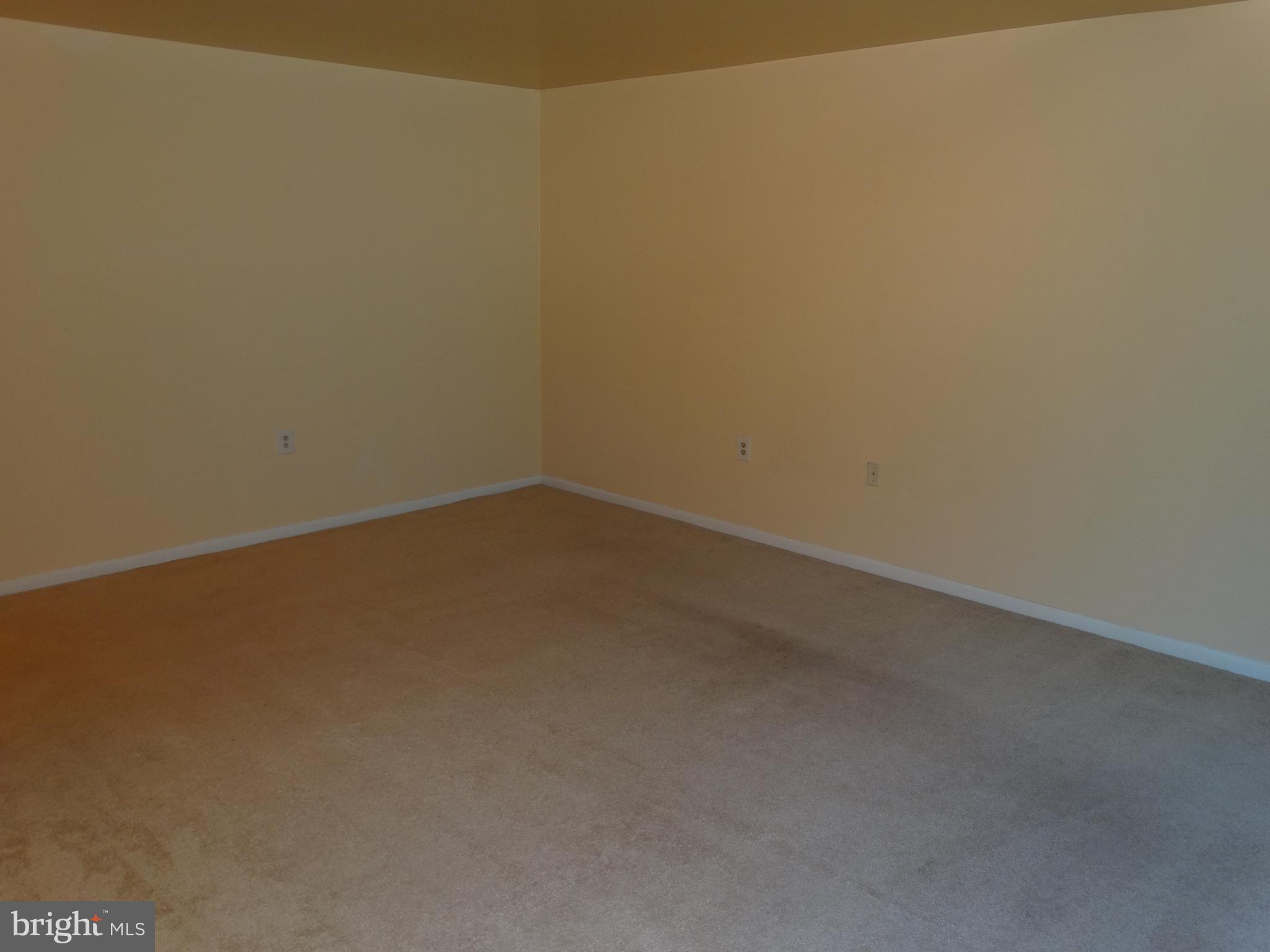 1538 Northgate Square, Unit 21B Reston, VA 20190 - Photo 7 of 26 Living Room