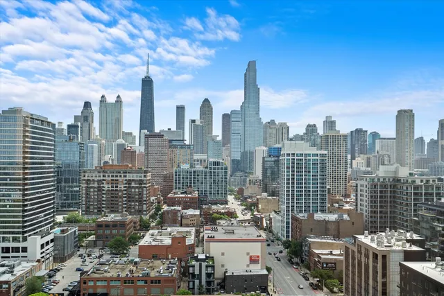 $3,899 | 808 North Cleveland Avenue, Unit 2101, Chicago, IL 60610