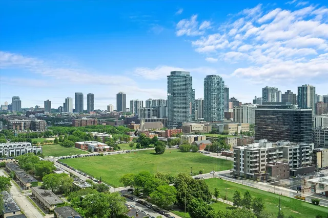 $3,899 | 808 North Cleveland Avenue, Unit 2101, Chicago, IL 60610