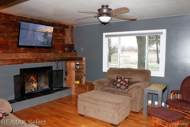 9123 Potter Road Flushing, MI 48433 - Photo 6 of 47 IMG_0364.JPG