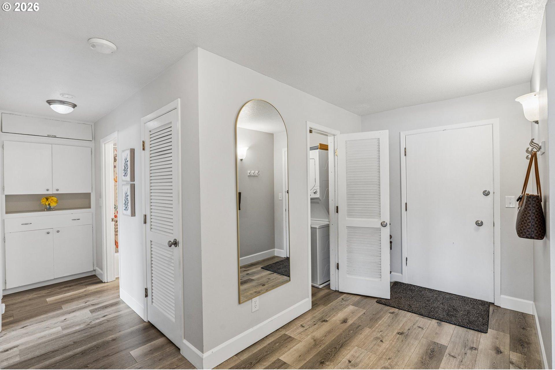 4460 Southwest Scholls Ferry Road Portland, OR 97225 - Photo 15 of 24 Hallway
