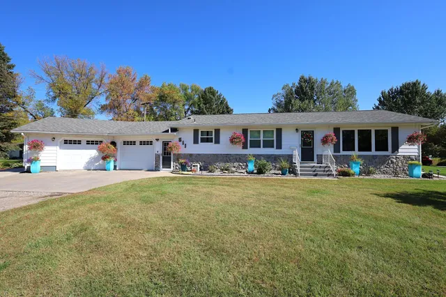 $320,000 | 611 1st Avenue, Reynolds, ND 58275