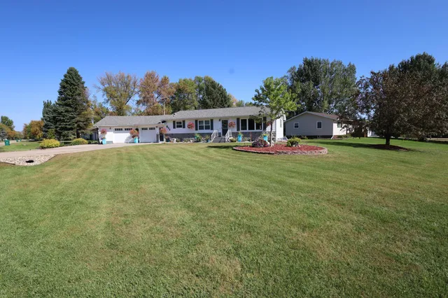 $320,000 | 611 1st Avenue, Reynolds, ND 58275