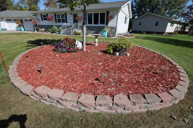 $320,000 | 611 1st Avenue, Reynolds, ND 58275