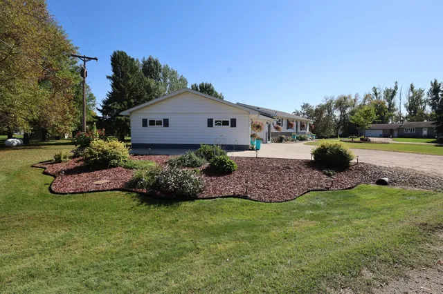 $320,000 | 611 1st Avenue, Reynolds, ND 58275