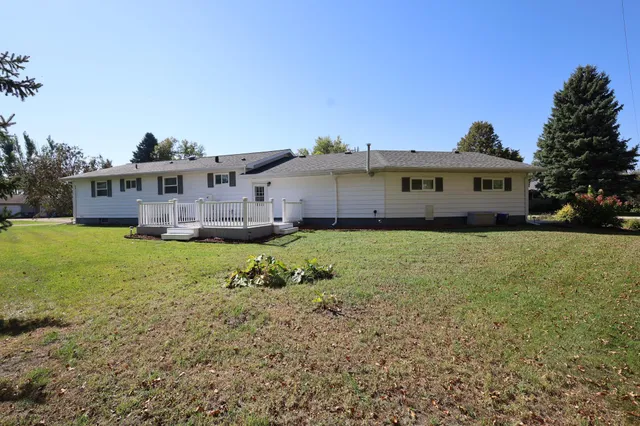 $320,000 | 611 1st Avenue, Reynolds, ND 58275