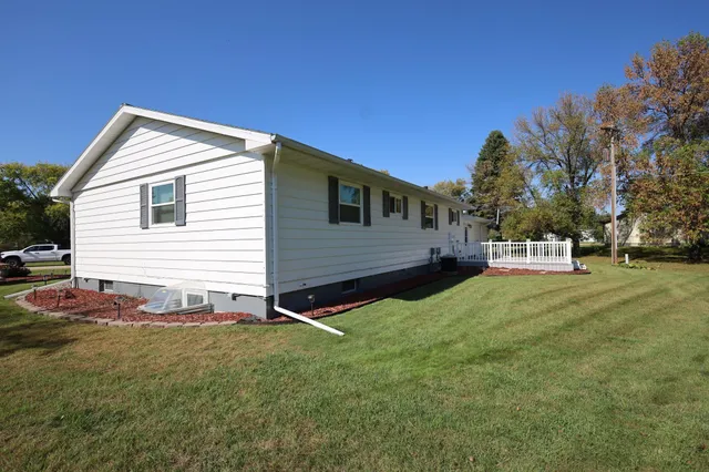 $320,000 | 611 1st Avenue, Reynolds, ND 58275