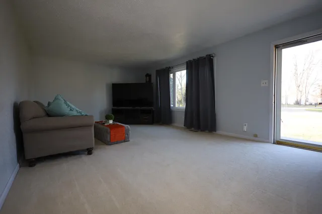 $320,000 | 611 1st Avenue, Reynolds, ND 58275