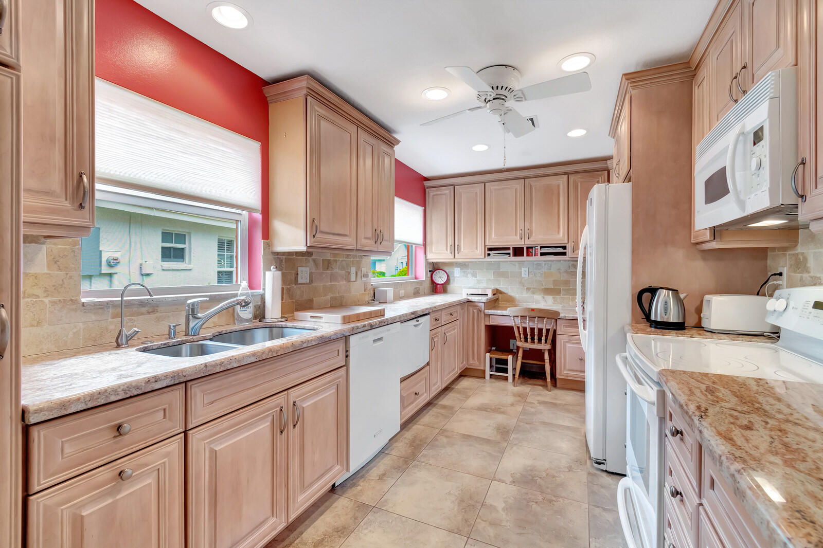 162 Del Rio Boulevard Boca Raton, FL 33432 - Photo 4 of 52 DSC_8282