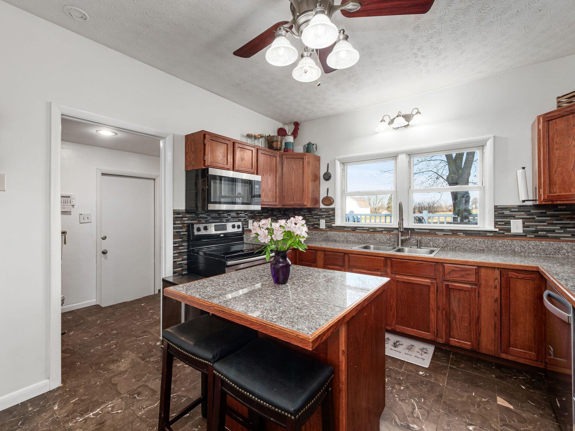 8011 Ruffner Road Northeast Baltimore, OH 43105 - Photo 12 of 40 Kitchen