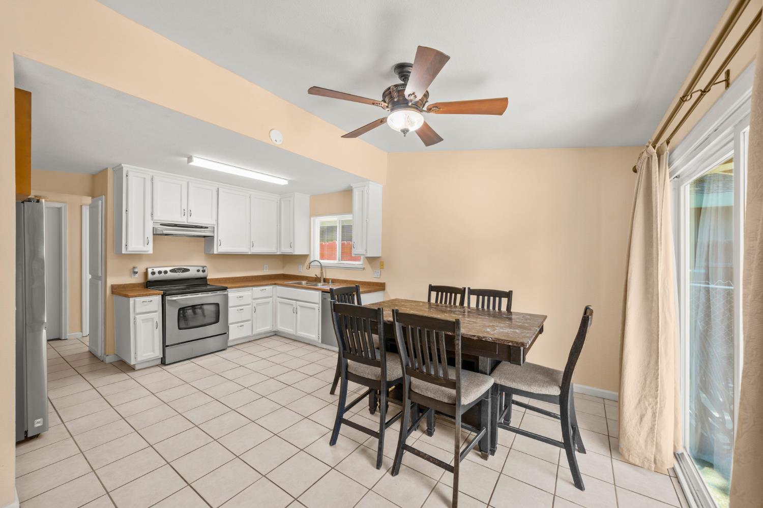 950 Rancho Roble Way Sacramento, CA 95834 - Photo 17 of 55