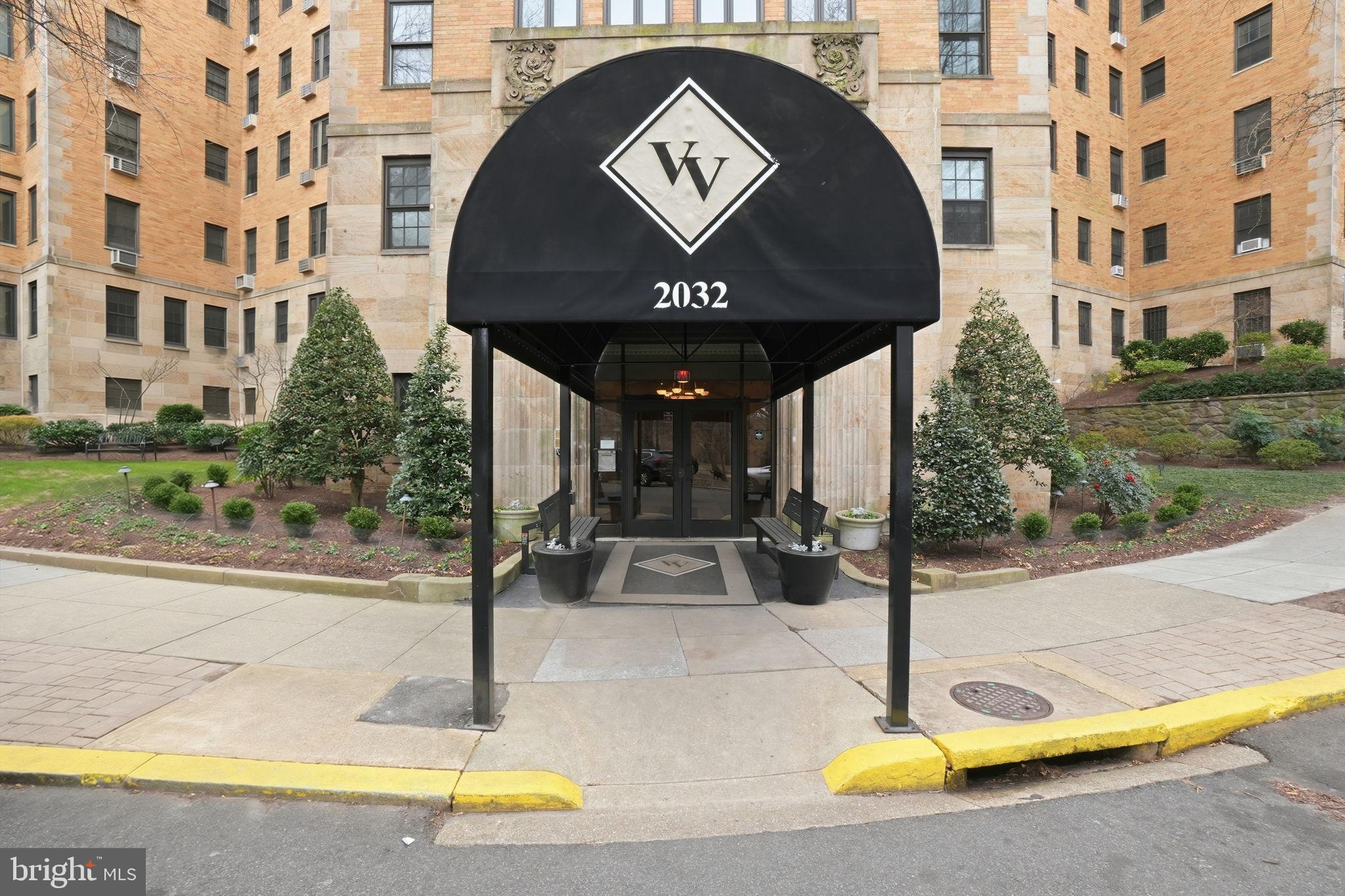 2040 Belmont Road Northwest, Unit 536 Washington, DC 20009 - Photo 30 of 31 a front view of a building with street view