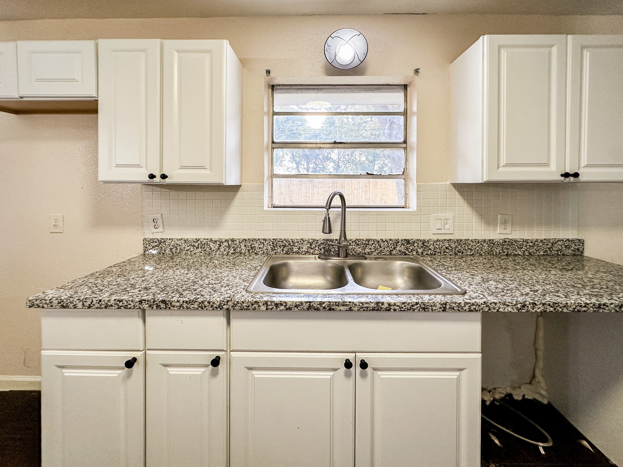 3619 Darling Avenue Pasadena, TX 77503 - Photo 5 of 14 a kitchen with granite countertop a sink cabinets and window