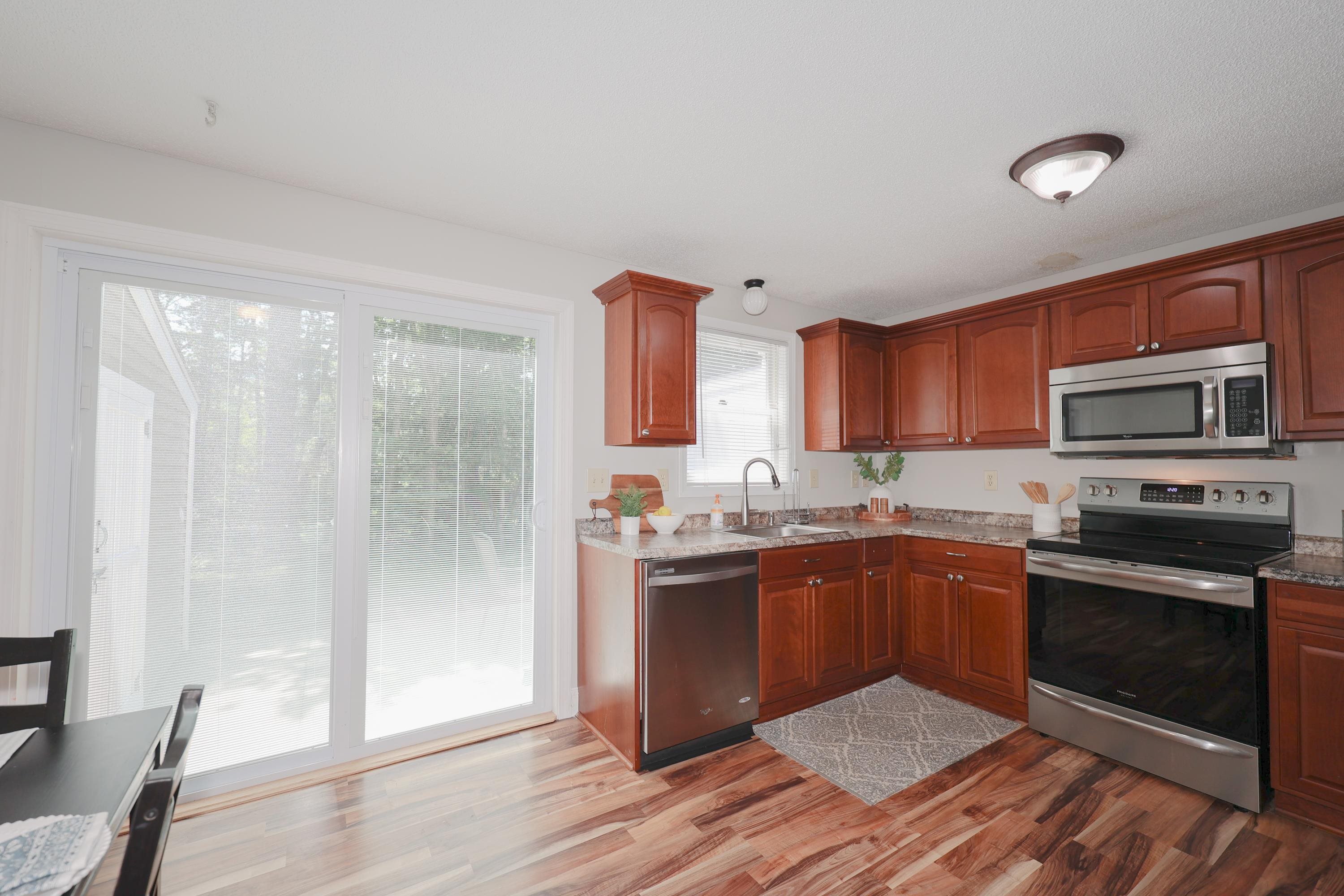 1035 South Mammoth Road, Unit 2 Manchester, NH 03109 - Photo 8 of 26