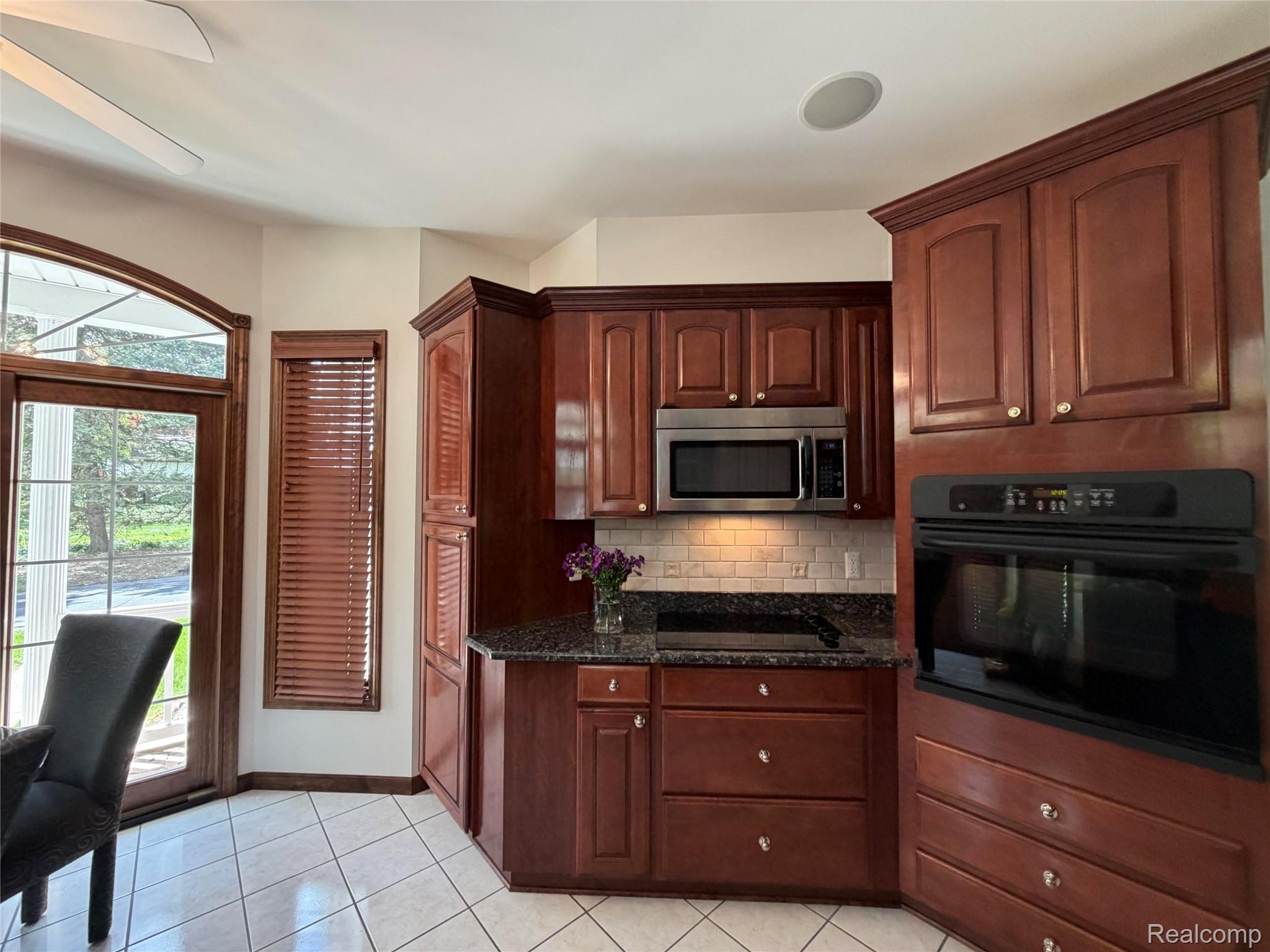 1143 Brewster Road Rochester, MI 48306 - Photo 24 of 35 024_beyc6a1efaaeeca59.jpg