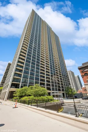 $4,400 | 1560 North Sandburg Terrace, Unit 2401, Chicago, IL 60610