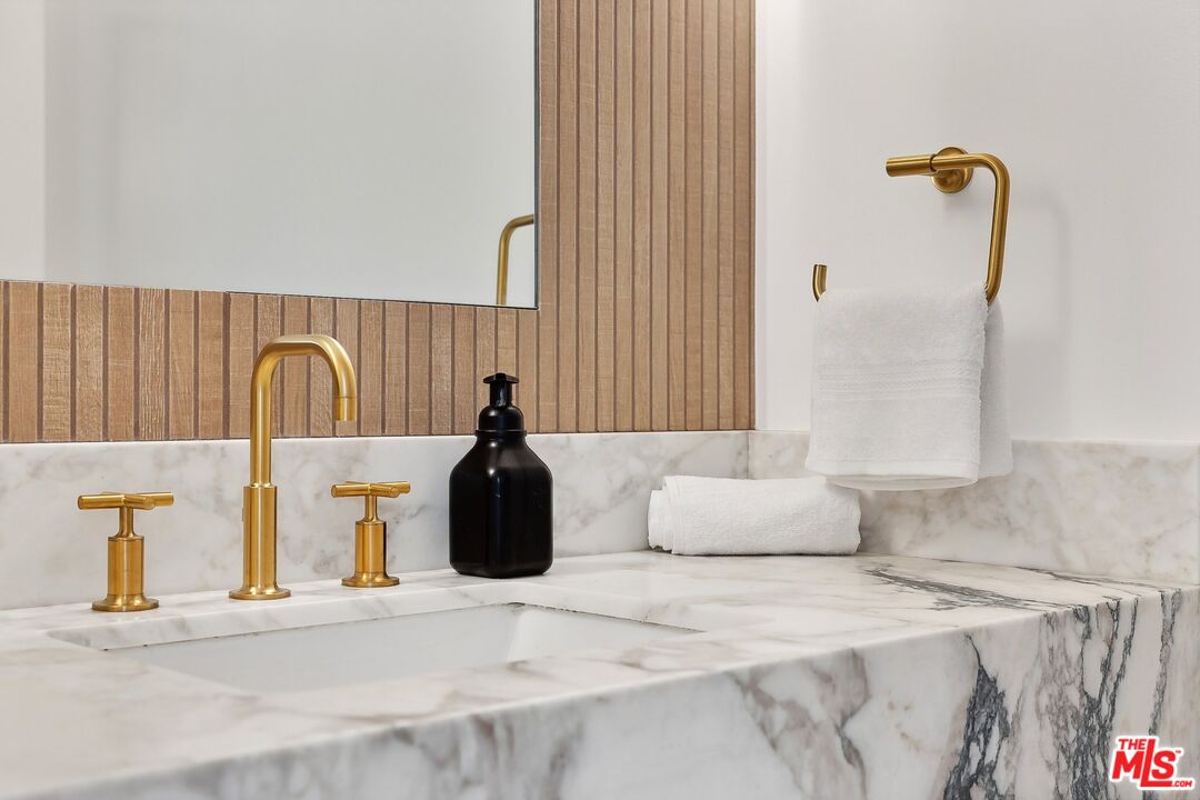 5565 Jed Smith Road Hidden Hills, CA 91302 - Photo 24 of 46