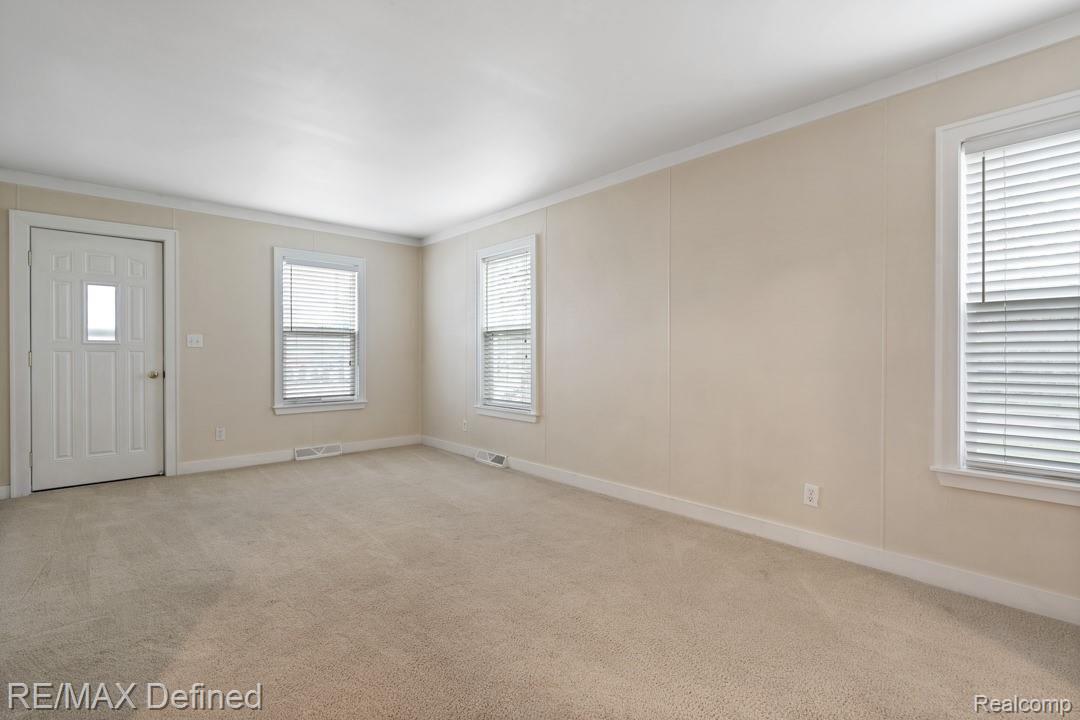 192 West Tienken Road Rochester, MI 48307 - Photo 6 of 38 192-Tienken-Rd-07.jpg