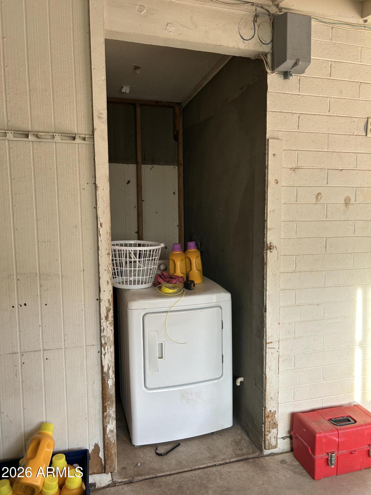 12410 North Escobar Way Phoenix, AZ 85022 - Photo 16 of 20 a utility room with dryer and washer