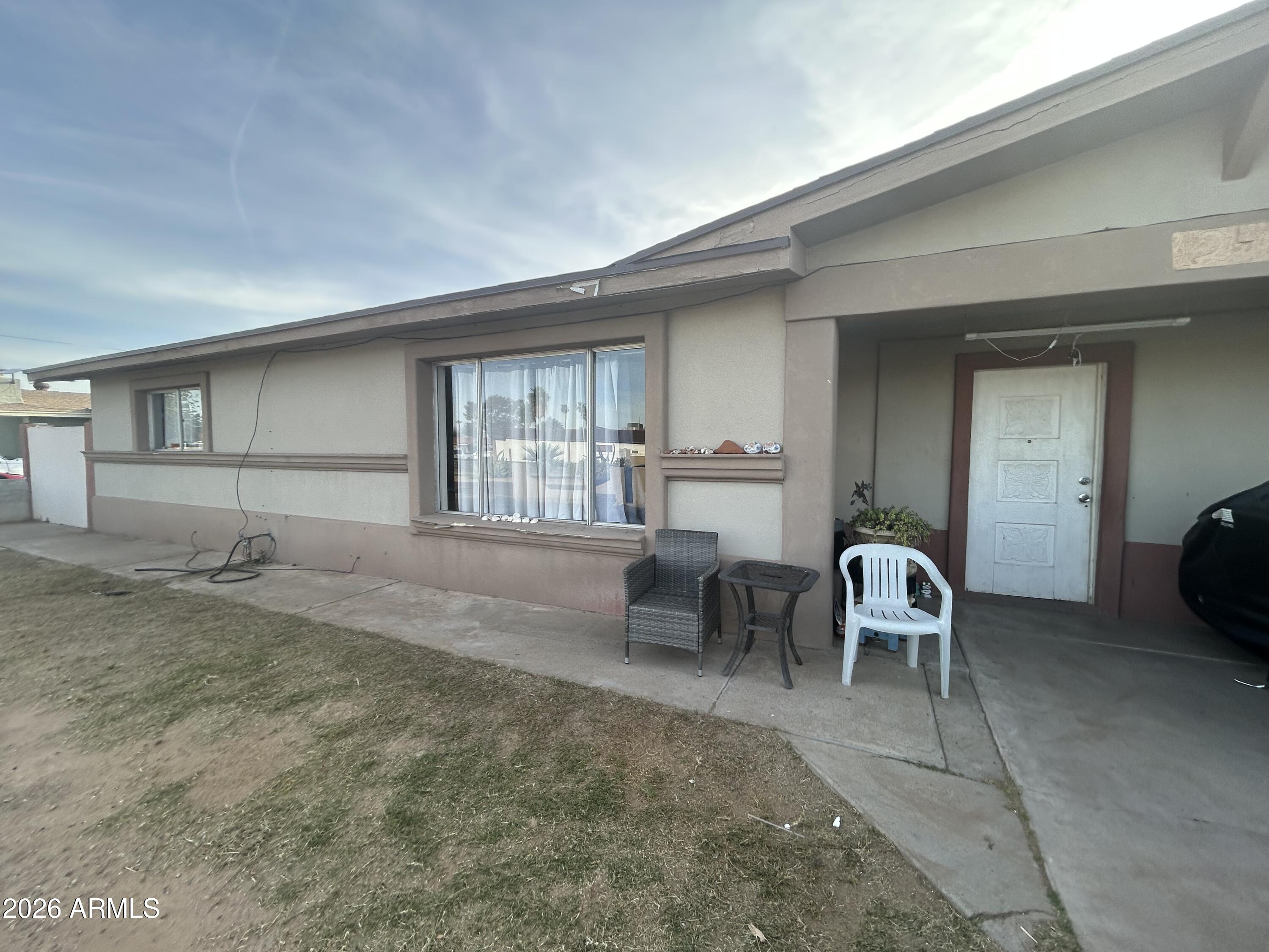 12410 North Escobar Way Phoenix, AZ 85022 - Photo 2 of 20 a view of a livingroom with furniture and windows