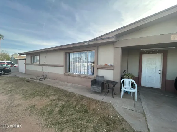 a view of a livingroom with furniture and windows