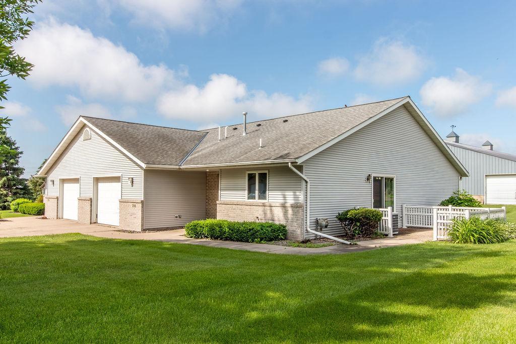 710 South 10th Street Bird Island, MN 55310 - Photo 2 of 31