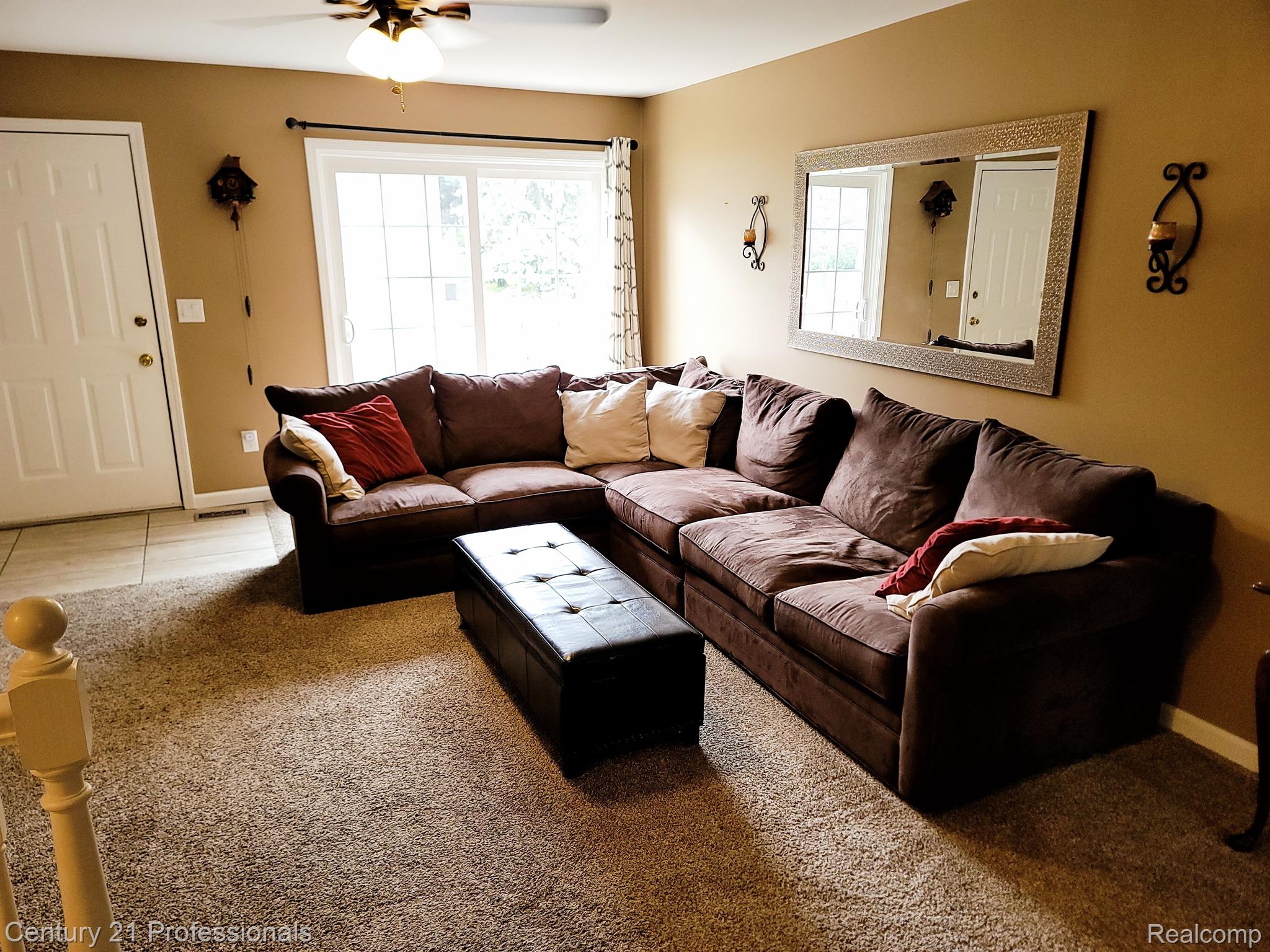 1520 Hidden Valley Lane Rochester, MI 48306 - Photo 9 of 29 Great Room with Doorwall to Patio
