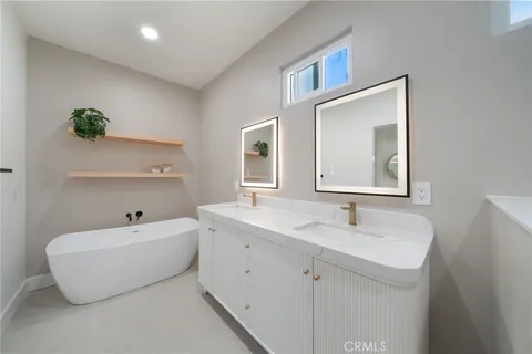 $2,795,000 | 511 9th Street, Huntington Beach, CA 92648