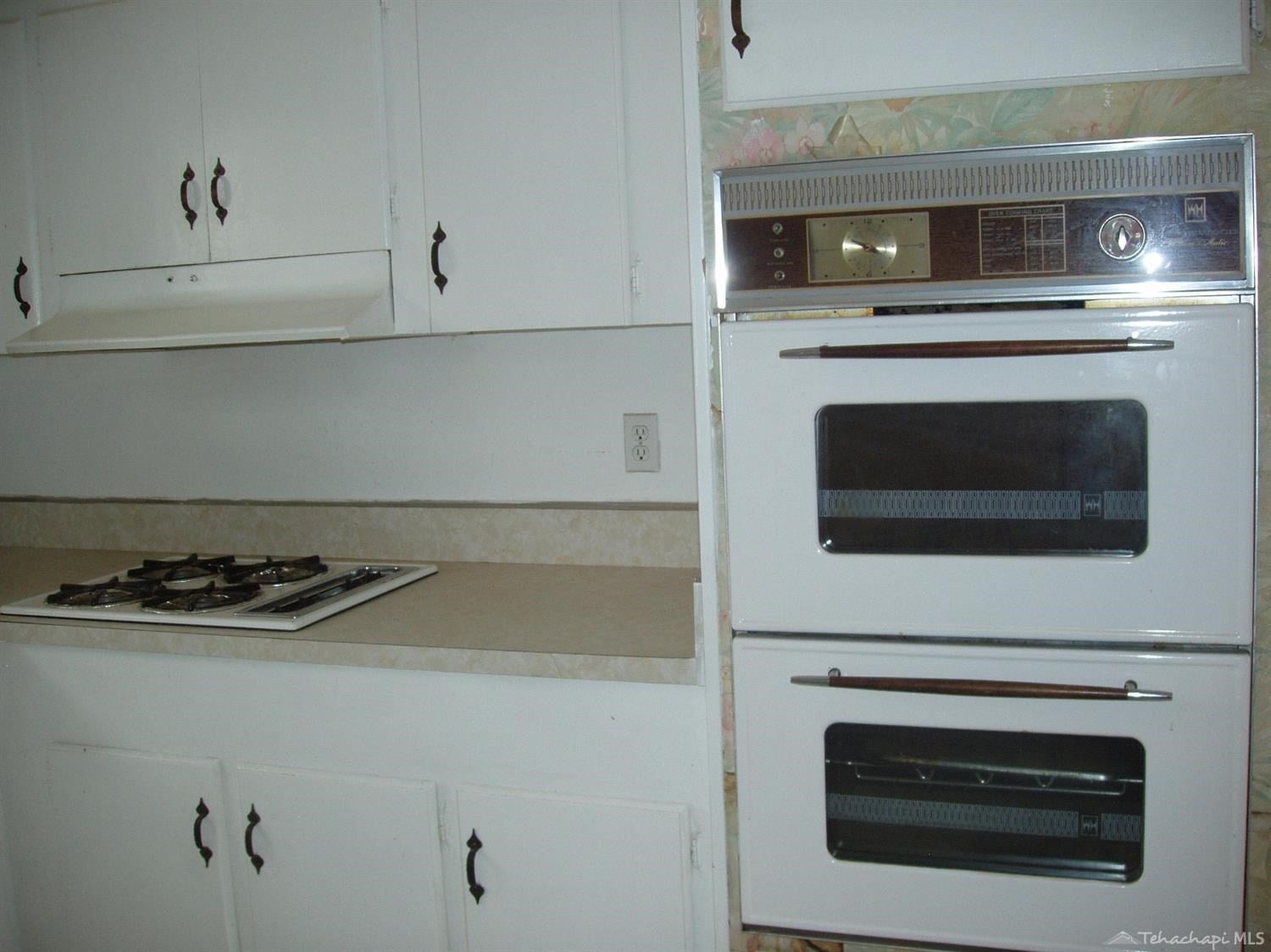 21156 Woodford-Tehachapi Road Tehachapi, CA 93561 - Photo 6 of 24 Gallery Image 6