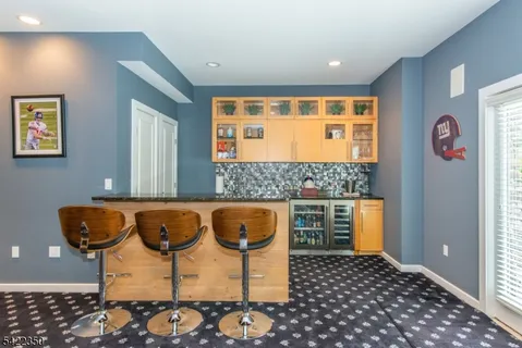 a view of livingroom with furniture