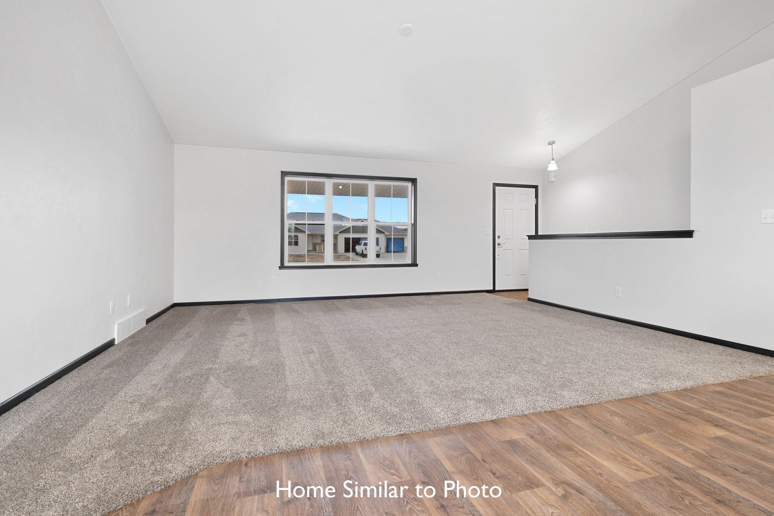 1011 Constellation Way Marinette, WI 54143 - Photo 5 of 38