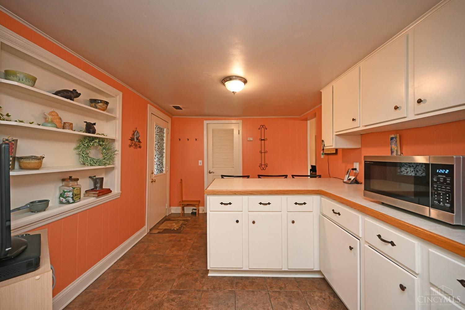 5564 Springdale Road Cincinnati, OH 45251 - Photo 12 of 34 Gallery Image 12