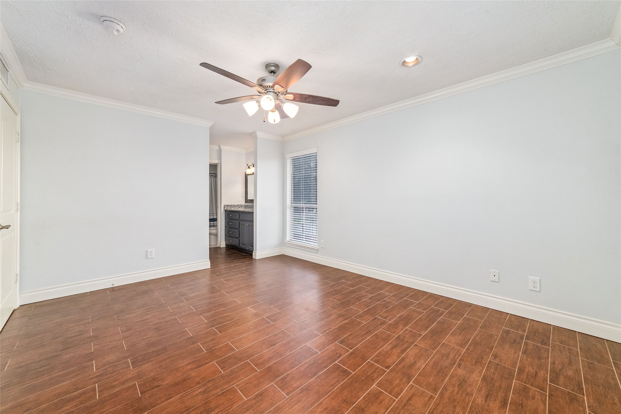 2300 Augusta Drive, Unit 24 Houston, TX 77057 - Photo 12 of 23