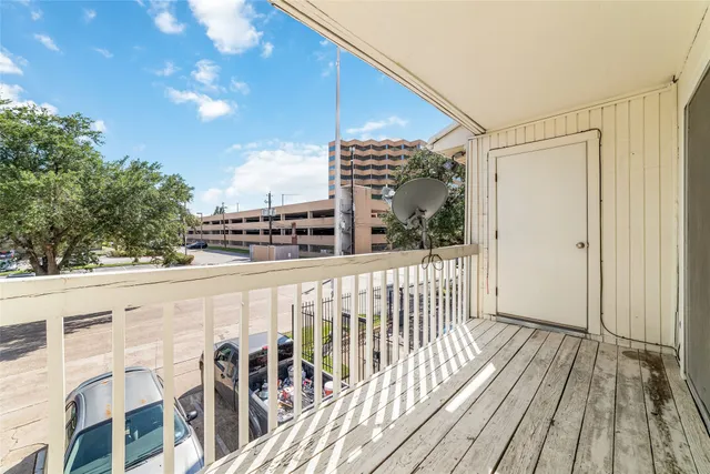 $1,600 | 2300 Augusta Drive, Unit 24, Houston, TX 77057
