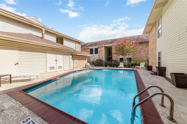 $1,600 | 2300 Augusta Drive, Unit 24, Houston, TX 77057